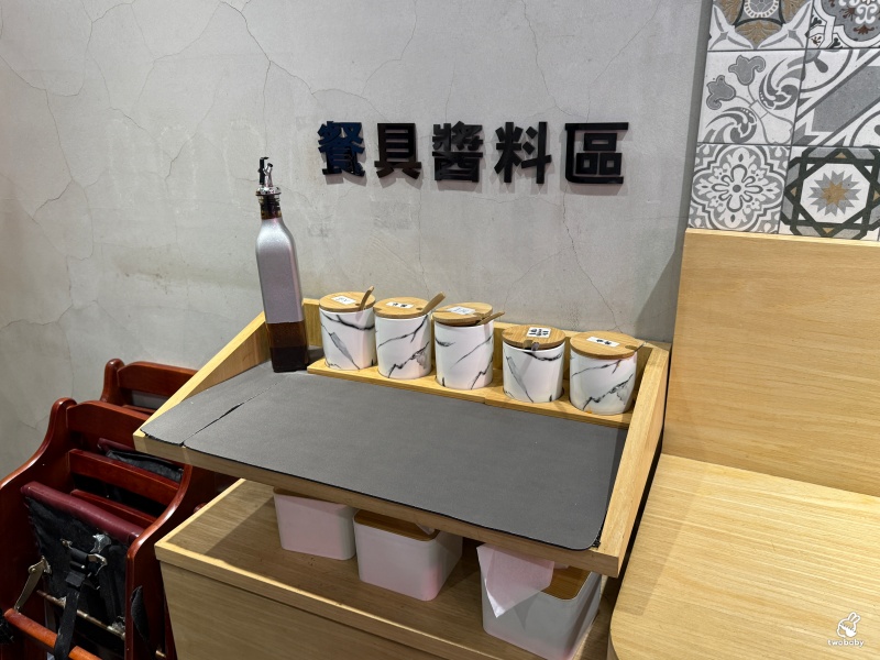 【肚肚餐室 DOO DOO HUNGRY】板橋創意台式麵館,鹹蛋黃+銷魂焢肉,吃過都會懷念! @兔貝比的菲比尋嚐 【肚肚餐室 DOO DOO HUNGRY】板橋創意台式麵館,鹹蛋黃+銷魂焢肉,吃過都會懷念! @兔貝比的菲比尋嚐