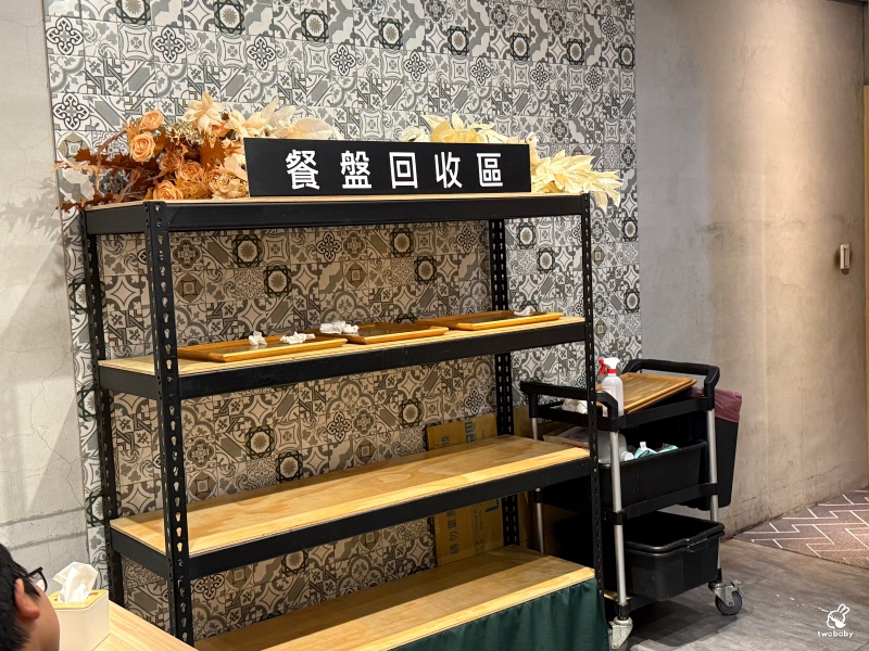 【肚肚餐室 DOO DOO HUNGRY】板橋創意台式麵館,鹹蛋黃+銷魂焢肉,吃過都會懷念! @兔貝比的菲比尋嚐 【肚肚餐室 DOO DOO HUNGRY】板橋創意台式麵館,鹹蛋黃+銷魂焢肉,吃過都會懷念! @兔貝比的菲比尋嚐