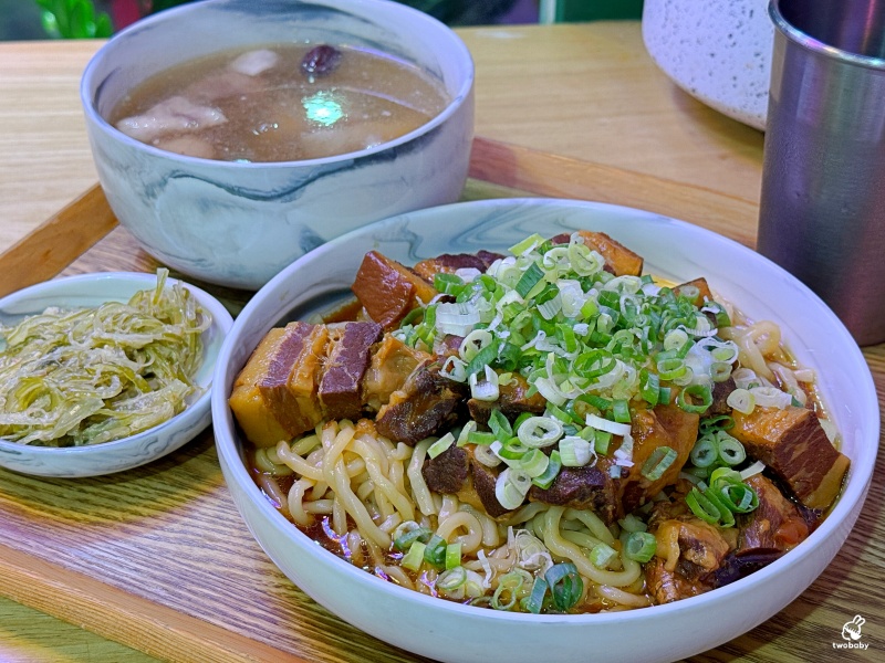 【肚肚餐室 DOO DOO HUNGRY】板橋創意台式麵館，鹹蛋黃＋銷魂焢肉，吃過都會懷念！ @兔貝比的菲比尋嚐