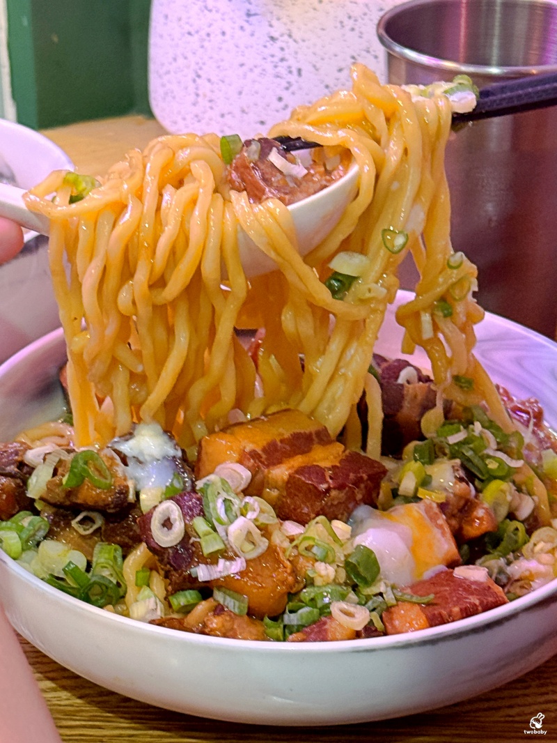 【肚肚餐室 DOO DOO HUNGRY】板橋創意台式麵館,鹹蛋黃+銷魂焢肉,吃過都會懷念! @兔貝比的菲比尋嚐 【肚肚餐室 DOO DOO HUNGRY】板橋創意台式麵館,鹹蛋黃+銷魂焢肉,吃過都會懷念! @兔貝比的菲比尋嚐