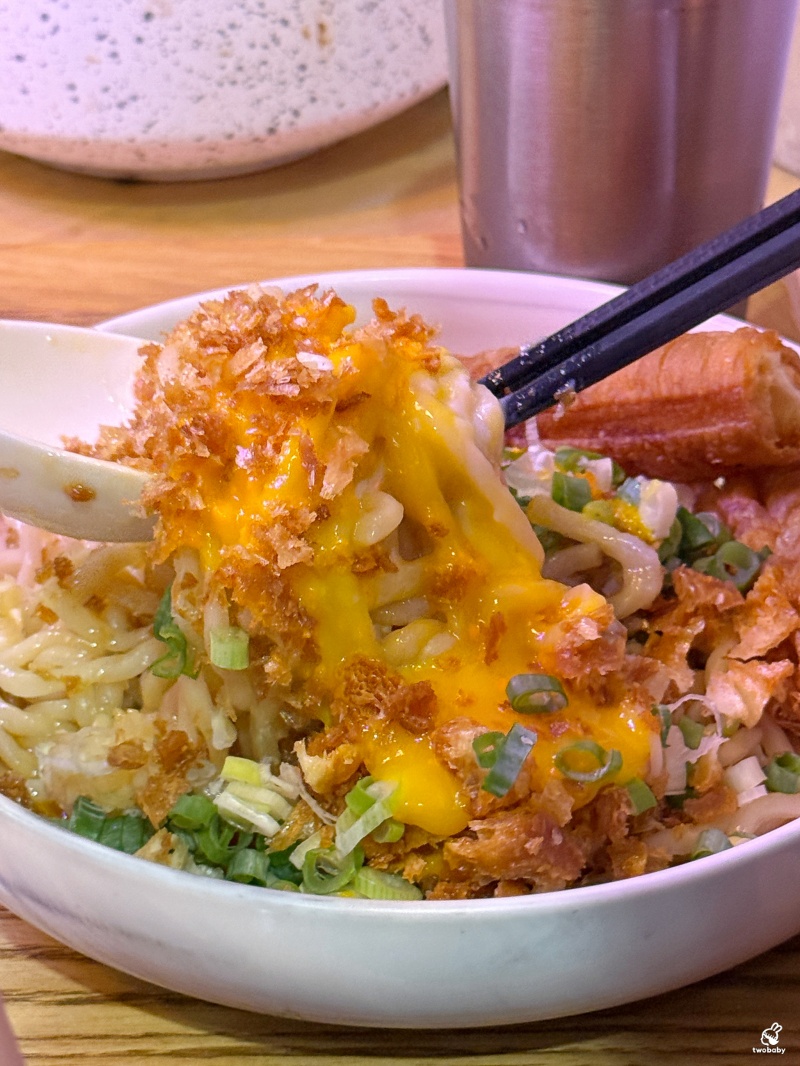 【肚肚餐室 DOO DOO HUNGRY】板橋創意台式麵館，鹹蛋黃＋銷魂焢肉，吃過都會懷念！ @兔貝比的菲比尋嚐