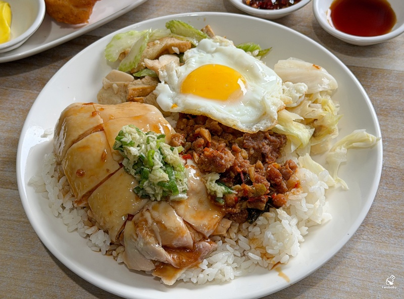 相家鷄隱味飯 簡約文青風格還以為來到咖啡廳 結果竟然是賣雞的！ @兔貝比的菲比尋嚐