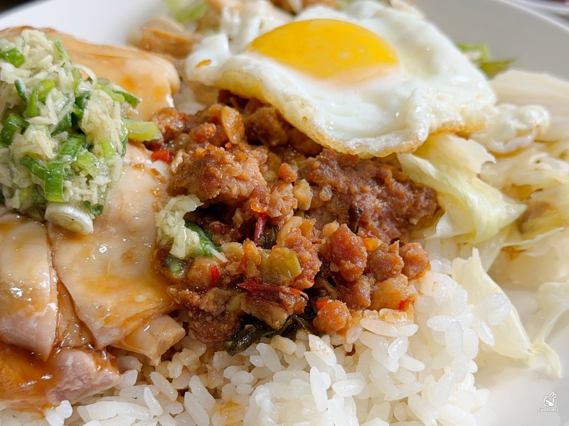 相家鷄隱味飯 簡約文青風格還以為來到咖啡廳 結果竟然是賣雞的！ @兔貝比的菲比尋嚐
