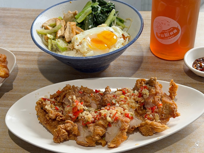 相家鷄隱味飯 簡約文青風格還以為來到咖啡廳 結果竟然是賣雞的！ @兔貝比的菲比尋嚐