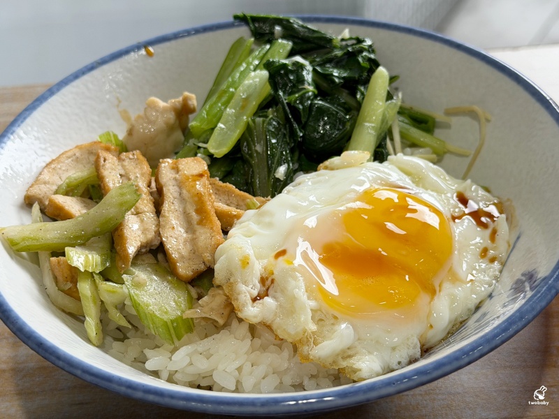 相家鷄隱味飯 簡約文青風格還以為來到咖啡廳 結果竟然是賣雞的！ @兔貝比的菲比尋嚐