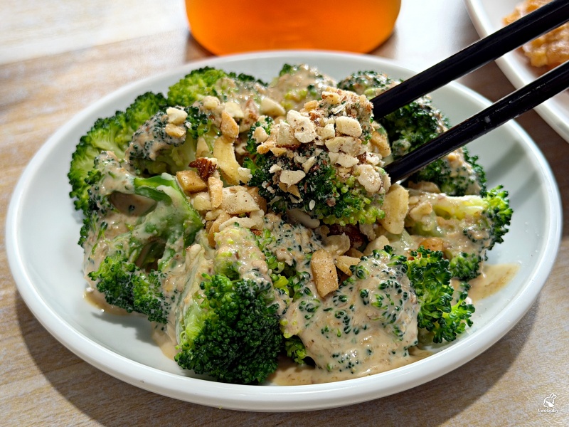 相家鷄隱味飯 簡約文青風格還以為來到咖啡廳 結果竟然是賣雞的！ @兔貝比的菲比尋嚐