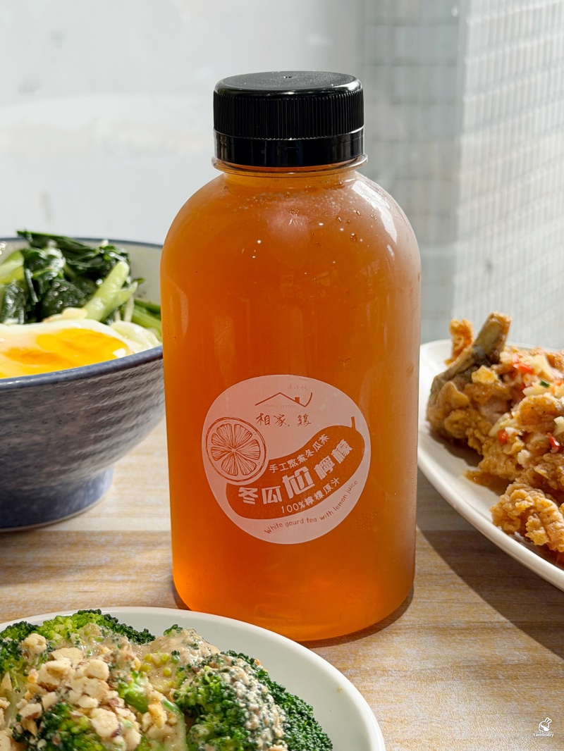 相家鷄隱味飯 簡約文青風格還以為來到咖啡廳 結果竟然是賣雞的！ @兔貝比的菲比尋嚐