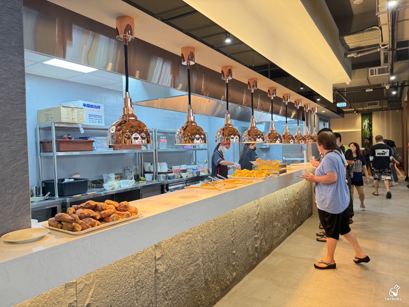 《貴族世家板橋板新店》全台最大平價牛排自助餐廳 400元起 百種周邊料理吃到飽！ @兔貝比的菲比尋嚐
