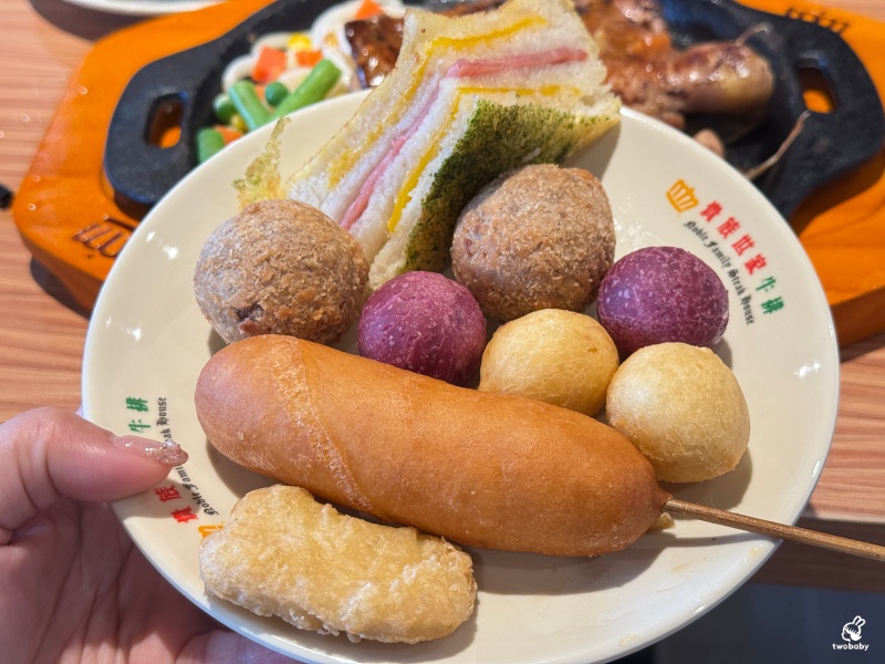 《貴族世家板橋板新店》全台最大平價牛排自助餐廳 400元起 百種周邊料理吃到飽！ @兔貝比的菲比尋嚐