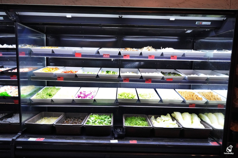 羽葉麻辣火鍋三重都會館｜平日只要539元起 爽吃火鍋＋百道熟食飲品甜點 加價升級套餐 浮誇肉海CP值高到爆表！ @兔貝比的菲比尋嚐