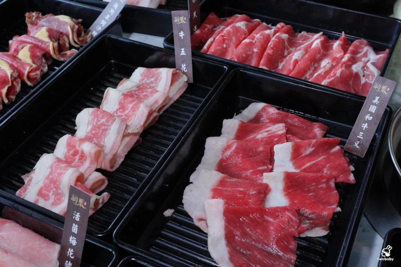 羽葉麻辣火鍋三重都會館｜平日只要539元起 爽吃火鍋＋百道熟食飲品甜點 加價升級套餐 浮誇肉海CP值高到爆表！ @兔貝比的菲比尋嚐