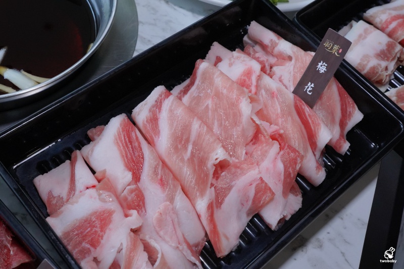 羽葉麻辣火鍋三重都會館|平日只要539元起 爽吃火鍋+百道熟食飲品甜點 加價升級套餐 浮誇肉海CP值高到爆表! @兔貝比的菲比尋嚐 羽葉麻辣火鍋三重都會館|平日只要539元起 爽吃火鍋+百道熟食飲品甜點 加價升級套餐 浮誇肉海CP值高到爆表! @兔貝比的菲比尋嚐
