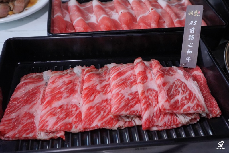 羽葉麻辣火鍋三重都會館|平日只要539元起 爽吃火鍋+百道熟食飲品甜點 加價升級套餐 浮誇肉海CP值高到爆表! @兔貝比的菲比尋嚐 羽葉麻辣火鍋三重都會館|平日只要539元起 爽吃火鍋+百道熟食飲品甜點 加價升級套餐 浮誇肉海CP值高到爆表! @兔貝比的菲比尋嚐