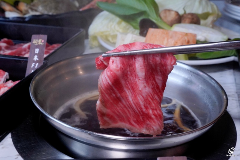 羽葉麻辣火鍋三重都會館|平日只要539元起 爽吃火鍋+百道熟食飲品甜點 加價升級套餐 浮誇肉海CP值高到爆表! @兔貝比的菲比尋嚐 羽葉麻辣火鍋三重都會館|平日只要539元起 爽吃火鍋+百道熟食飲品甜點 加價升級套餐 浮誇肉海CP值高到爆表! @兔貝比的菲比尋嚐