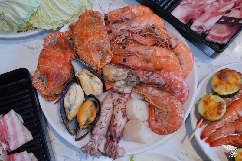 羽葉麻辣火鍋三重都會館｜平日只要539元起 爽吃火鍋＋百道熟食飲品甜點 加價升級套餐 浮誇肉海CP值高到爆表！ @兔貝比的菲比尋嚐