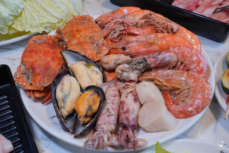 羽葉麻辣火鍋三重都會館|平日只要539元起 爽吃火鍋+百道熟食飲品甜點 加價升級套餐 浮誇肉海CP值高到爆表! @兔貝比的菲比尋嚐 羽葉麻辣火鍋三重都會館|平日只要539元起 爽吃火鍋+百道熟食飲品甜點 加價升級套餐 浮誇肉海CP值高到爆表! @兔貝比的菲比尋嚐