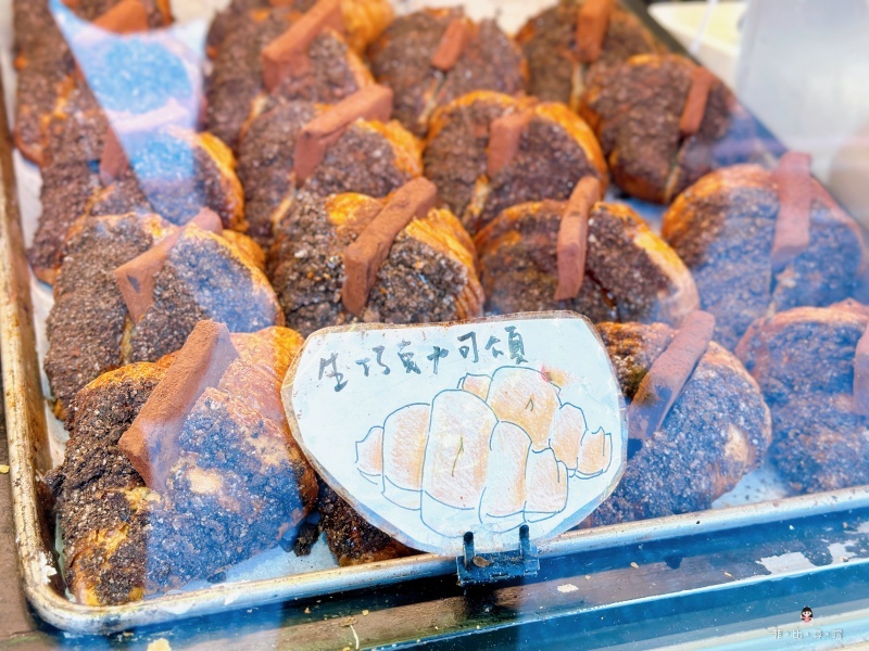 台灣蕃薯之丘の味 扛棒掛著蕃薯專賣店 但客人搶的是可頌 創新口味買五送一 CP值超高! @兔貝比的菲比尋嚐 台灣蕃薯之丘の味 扛棒掛著蕃薯專賣店 但客人搶的是可頌 創新口味買五送一 CP值超高! @兔貝比的菲比尋嚐