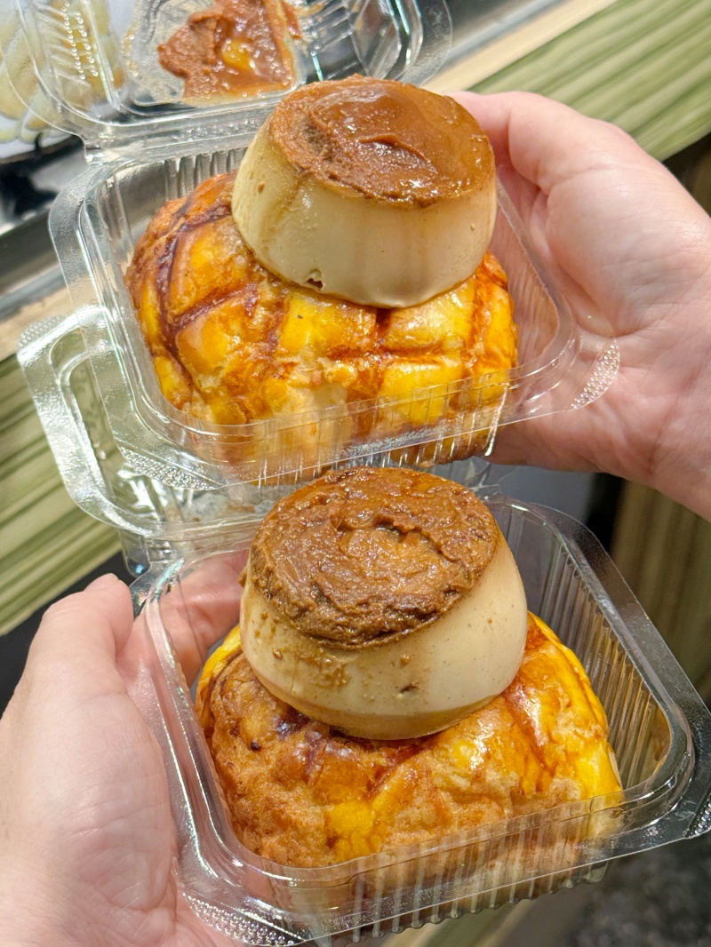 台灣蕃薯之丘の味 扛棒掛著蕃薯專賣店 但客人搶的是可頌 創新口味買五送一 CP值超高！ @兔貝比的菲比尋嚐