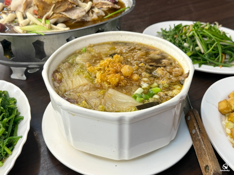 宜蘭百匯窯烤雞餐廳｜二連霸十大好食餐廳推薦，3000元10道菜免服務費，招牌窯烤雞必點 @兔貝比的菲比尋嚐