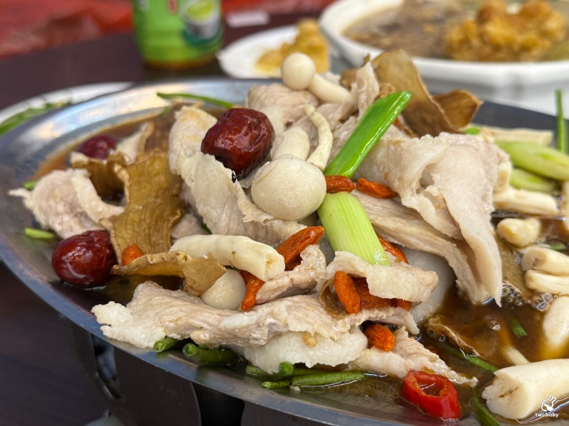 宜蘭百匯窯烤雞餐廳｜二連霸十大好食餐廳推薦，3000元10道菜免服務費，招牌窯烤雞必點 @兔貝比的菲比尋嚐