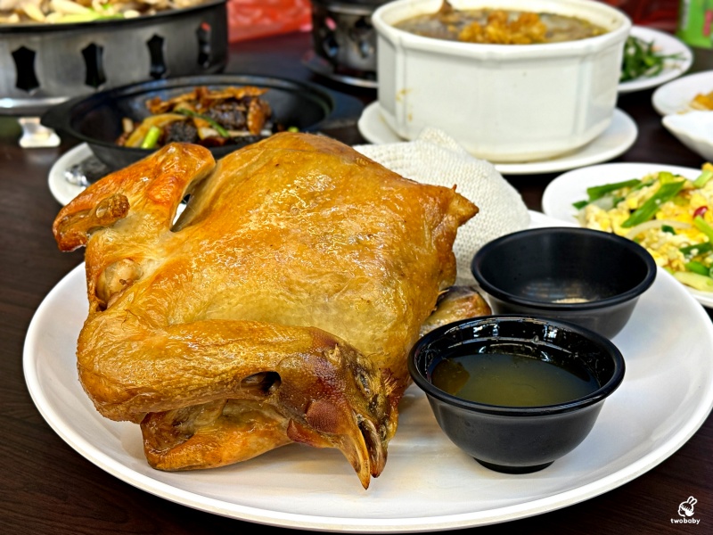宜蘭百匯窯烤雞餐廳｜二連霸十大好食餐廳推薦，3000元10道菜免服務費，招牌窯烤雞必點 @兔貝比的菲比尋嚐