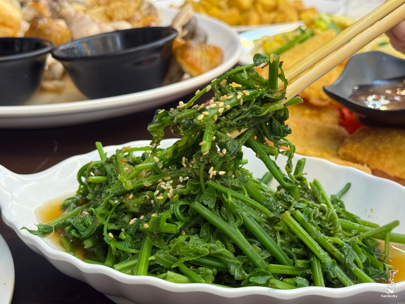 宜蘭百匯窯烤雞餐廳｜二連霸十大好食餐廳推薦，3000元10道菜免服務費，招牌窯烤雞必點 @兔貝比的菲比尋嚐