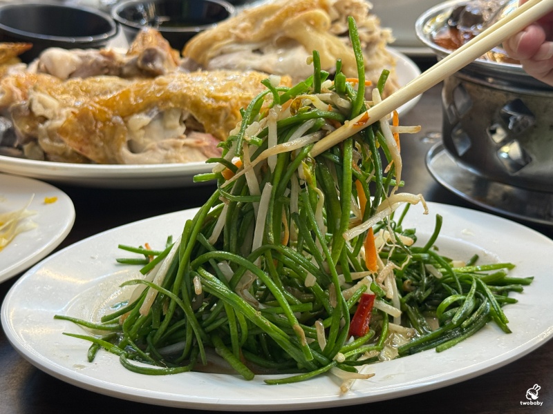 宜蘭百匯窯烤雞餐廳｜二連霸十大好食餐廳推薦，3000元10道菜免服務費，招牌窯烤雞必點 @兔貝比的菲比尋嚐