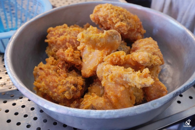 宜蘭必吃炸物！台妹炸雞翅羅東五結店｜獨創三鍋法油炸 皮脆肉嫩超揪西 一開店就湧現人潮！ @兔貝比的菲比尋嚐