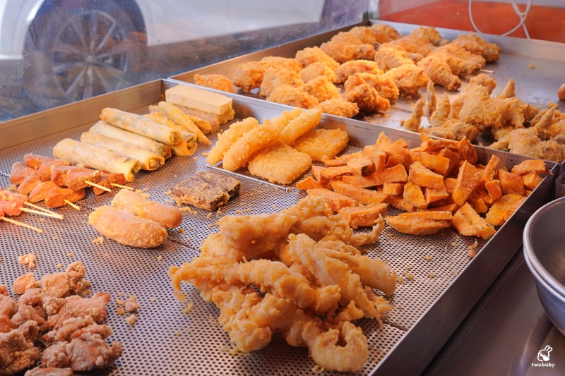 宜蘭必吃炸物！台妹炸雞翅羅東五結店｜獨創三鍋法油炸 皮脆肉嫩超揪西 一開店就湧現人潮！ @兔貝比的菲比尋嚐