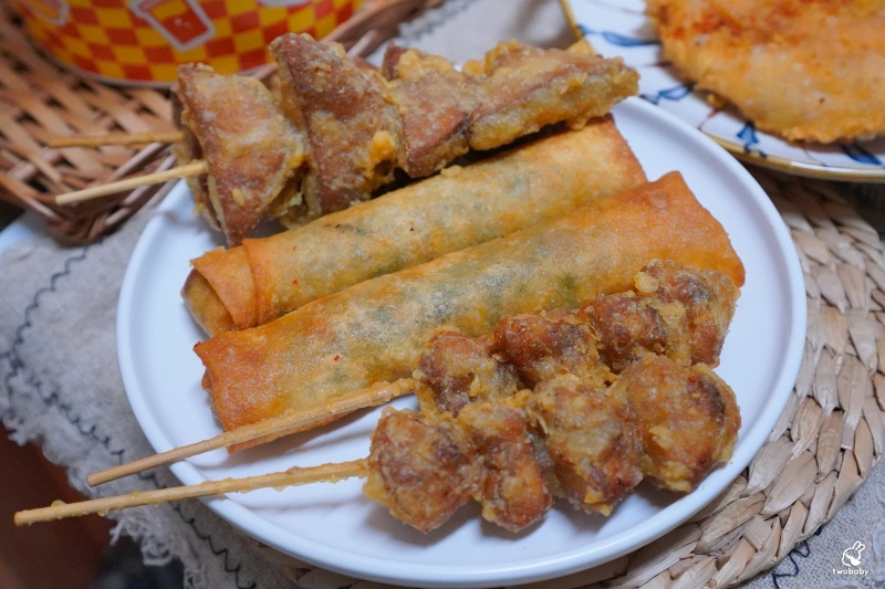 宜蘭必吃炸物！台妹炸雞翅羅東五結店｜獨創三鍋法油炸 皮脆肉嫩超揪西 一開店就湧現人潮！ @兔貝比的菲比尋嚐