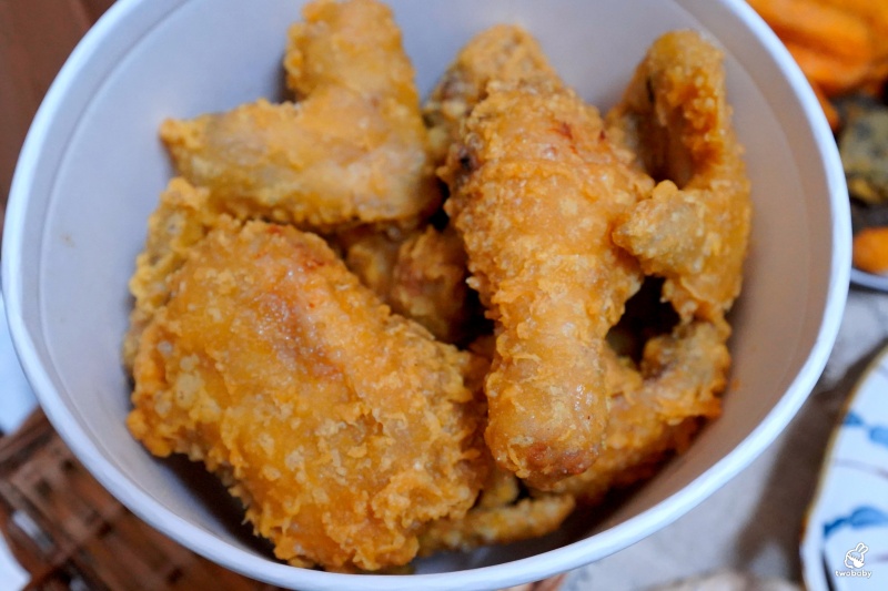 宜蘭必吃炸物！台妹炸雞翅羅東五結店｜獨創三鍋法油炸 皮脆肉嫩超揪西 一開店就湧現人潮！ @兔貝比的菲比尋嚐