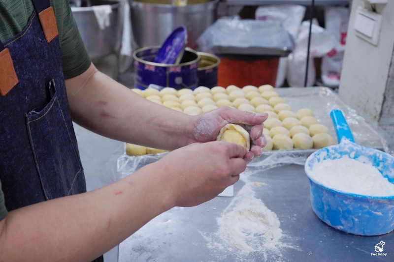 桃園超人氣伴手禮「水麥芽菓子烘焙工坊」蛋黃酥、鳳凰酥、太陽餅一次收服甜點控的心，中秋送禮必看！ @兔貝比的菲比尋嚐