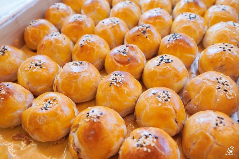 桃園超人氣伴手禮「水麥芽菓子烘焙工坊」蛋黃酥、鳳凰酥、太陽餅一次收服甜點控的心，中秋送禮必看！ @兔貝比的菲比尋嚐