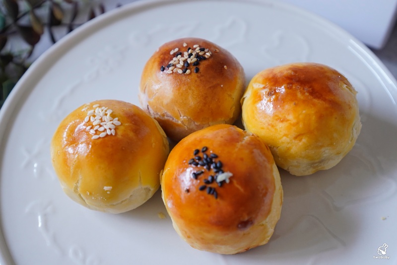 桃園超人氣伴手禮「水麥芽菓子烘焙工坊」蛋黃酥、鳳凰酥、太陽餅一次收服甜點控的心，中秋送禮必看！ @兔貝比的菲比尋嚐