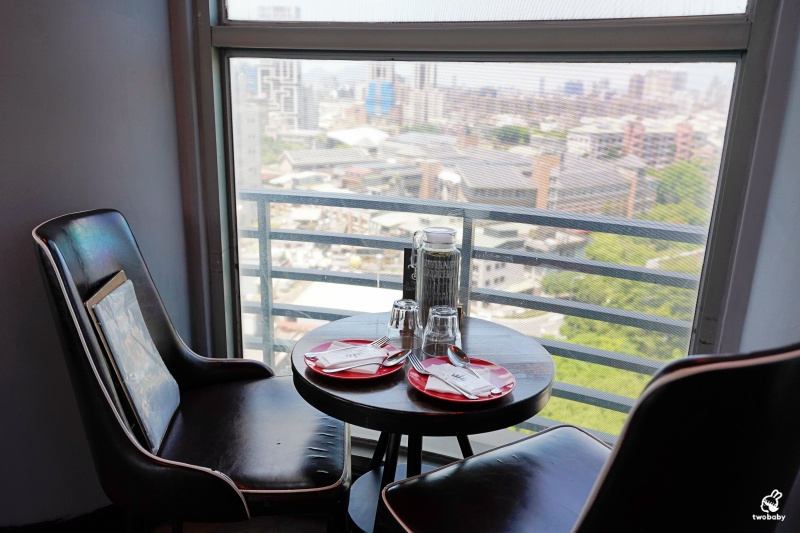 板橋高空景觀餐酒館｜ABV閣樓餐酒館板橋府中店 西蘇門答臘美食月 異國料理、300＋精釀啤酒 @兔貝比的菲比尋嚐