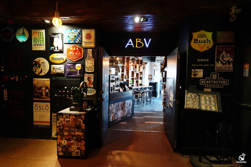 板橋高空景觀餐酒館｜ABV閣樓餐酒館板橋府中店 西蘇門答臘美食月 異國料理、300＋精釀啤酒 @兔貝比的菲比尋嚐