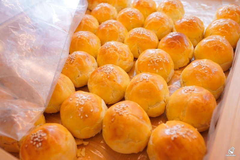 桃園超人氣伴手禮「水麥芽菓子烘焙工坊」蛋黃酥、鳳凰酥、太陽餅一次收服甜點控的心，中秋送禮必看！ @兔貝比的菲比尋嚐