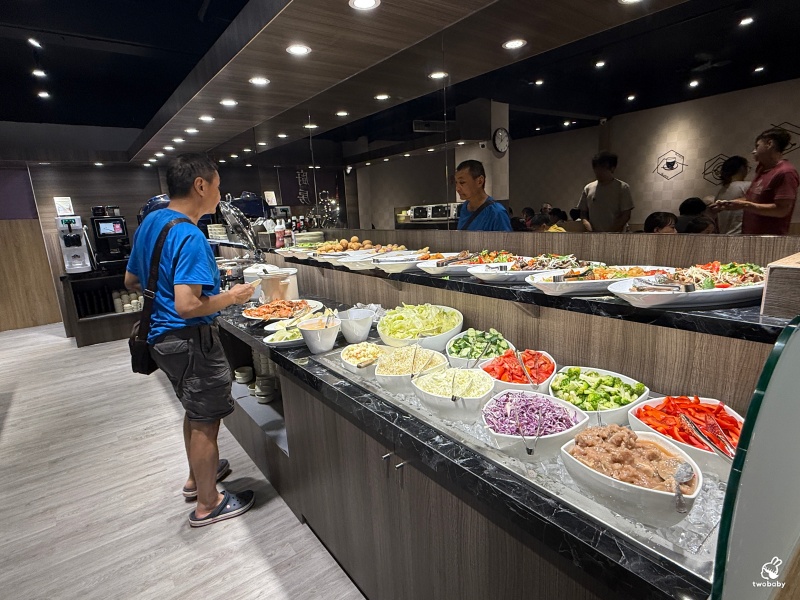 傳品牛排重出江湖了！新址再出發 自助吧只要280元 沙拉、炸物、螃蟹通通有！ @兔貝比的菲比尋嚐