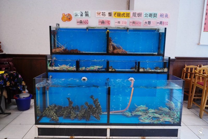 【基隆海鮮桌菜推薦】帝龍海產餐廳｜現撈海鮮好吃份量大 龍蝦三明治必點、蒜泥鮑魚板條、生菜蝦鬆 單點合菜都有 還有免費停車場 @兔貝比的菲比尋嚐