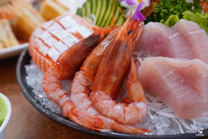 【基隆海鮮桌菜推薦】帝龍海產餐廳｜現撈海鮮好吃份量大 龍蝦三明治必點、蒜泥鮑魚板條、生菜蝦鬆 單點合菜都有 還有免費停車場 @兔貝比的菲比尋嚐