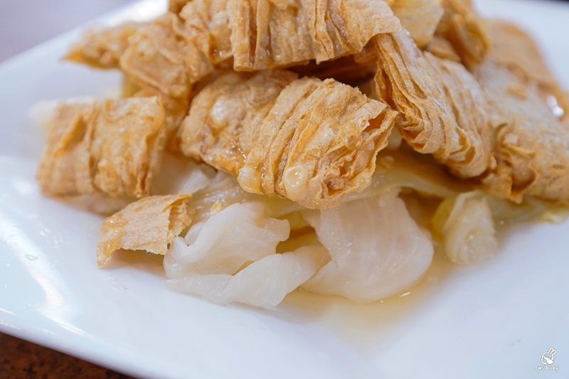 【基隆海鮮桌菜推薦】帝龍海產餐廳｜現撈海鮮好吃份量大 龍蝦三明治必點、蒜泥鮑魚板條、生菜蝦鬆 單點合菜都有 還有免費停車場 @兔貝比的菲比尋嚐