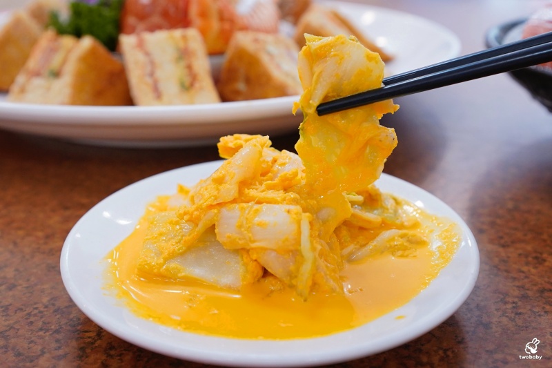 【基隆海鮮桌菜推薦】帝龍海產餐廳｜現撈海鮮好吃份量大 龍蝦三明治必點、蒜泥鮑魚板條、生菜蝦鬆 單點合菜都有 還有免費停車場 @兔貝比的菲比尋嚐