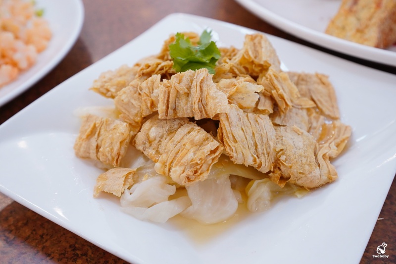 【基隆海鮮桌菜推薦】帝龍海產餐廳｜現撈海鮮好吃份量大 龍蝦三明治必點、蒜泥鮑魚板條、生菜蝦鬆 單點合菜都有 還有免費停車場 @兔貝比的菲比尋嚐