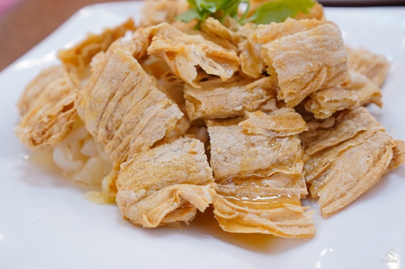 【基隆海鮮桌菜推薦】帝龍海產餐廳｜現撈海鮮好吃份量大 龍蝦三明治必點、蒜泥鮑魚板條、生菜蝦鬆 單點合菜都有 還有免費停車場 @兔貝比的菲比尋嚐