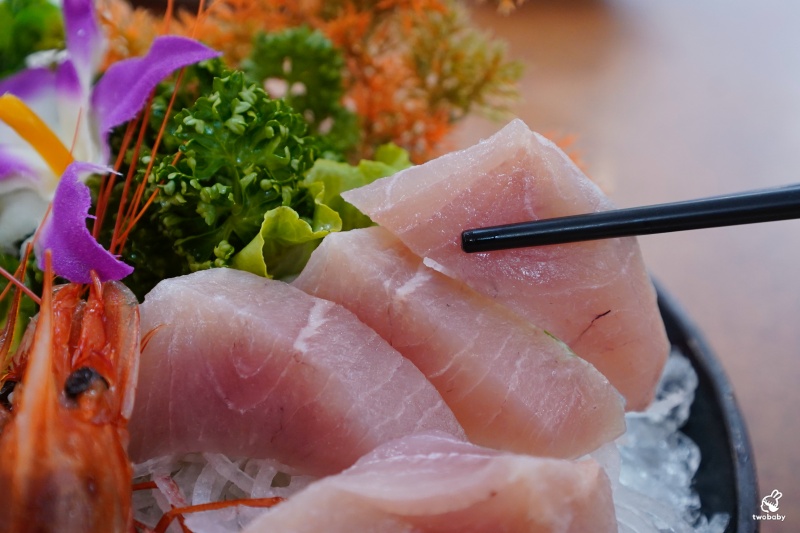 【基隆海鮮桌菜推薦】帝龍海產餐廳｜現撈海鮮好吃份量大 龍蝦三明治必點、蒜泥鮑魚板條、生菜蝦鬆 單點合菜都有 還有免費停車場 @兔貝比的菲比尋嚐