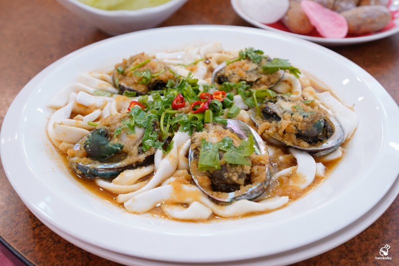 【基隆海鮮桌菜推薦】帝龍海產餐廳｜現撈海鮮好吃份量大 龍蝦三明治必點、蒜泥鮑魚板條、生菜蝦鬆 單點合菜都有 還有免費停車場 @兔貝比的菲比尋嚐