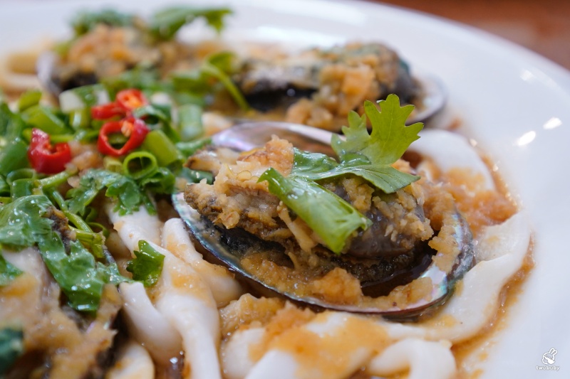 【基隆海鮮桌菜推薦】帝龍海產餐廳｜現撈海鮮好吃份量大 龍蝦三明治必點、蒜泥鮑魚板條、生菜蝦鬆 單點合菜都有 還有免費停車場 @兔貝比的菲比尋嚐