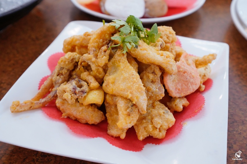 【基隆海鮮桌菜推薦】帝龍海產餐廳｜現撈海鮮好吃份量大 龍蝦三明治必點、蒜泥鮑魚板條、生菜蝦鬆 單點合菜都有 還有免費停車場 @兔貝比的菲比尋嚐