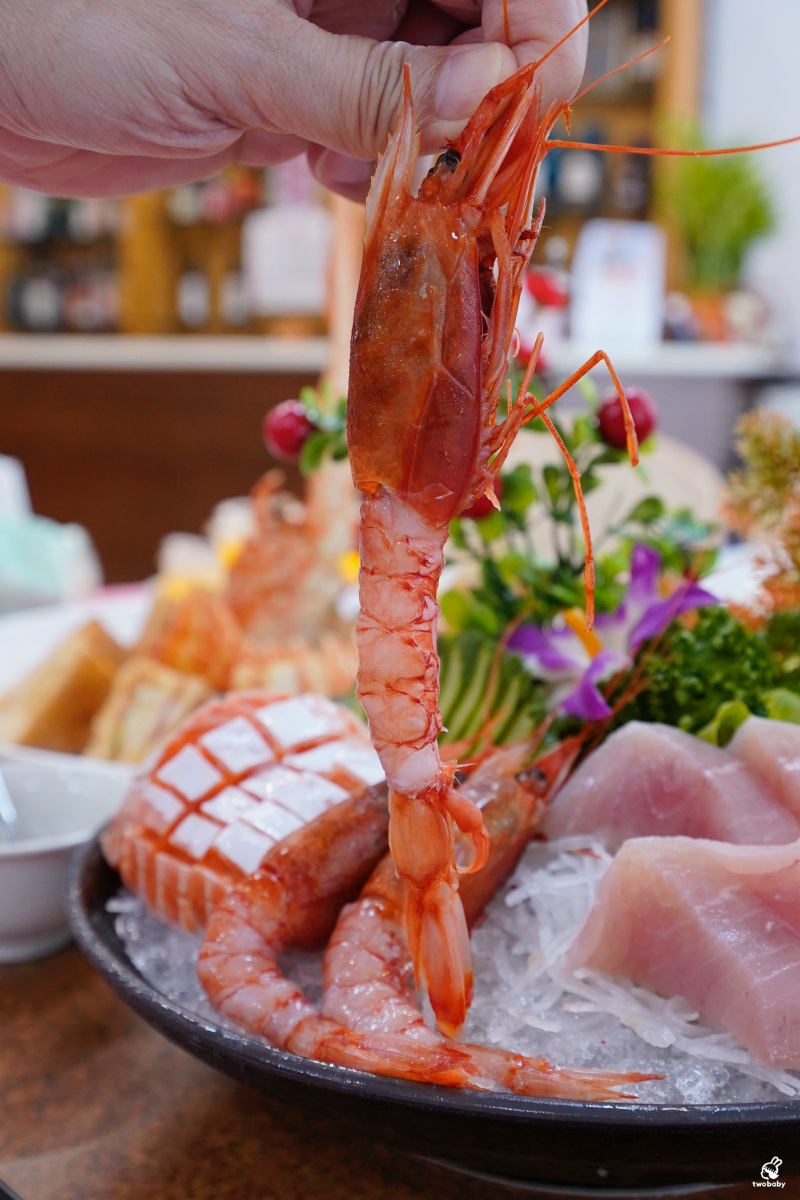 【基隆海鮮桌菜推薦】帝龍海產餐廳｜現撈海鮮好吃份量大 龍蝦三明治必點、蒜泥鮑魚板條、生菜蝦鬆 單點合菜都有 還有免費停車場 @兔貝比的菲比尋嚐