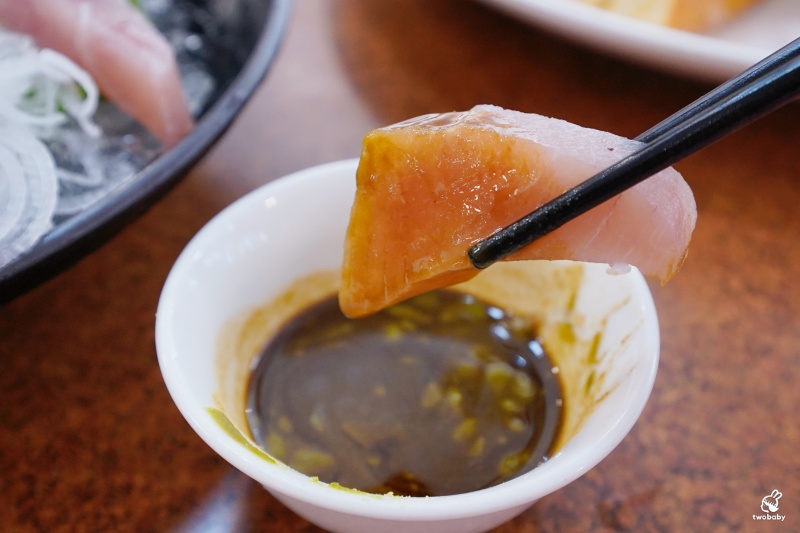 【基隆海鮮桌菜推薦】帝龍海產餐廳｜現撈海鮮好吃份量大 龍蝦三明治必點、蒜泥鮑魚板條、生菜蝦鬆 單點合菜都有 還有免費停車場 @兔貝比的菲比尋嚐